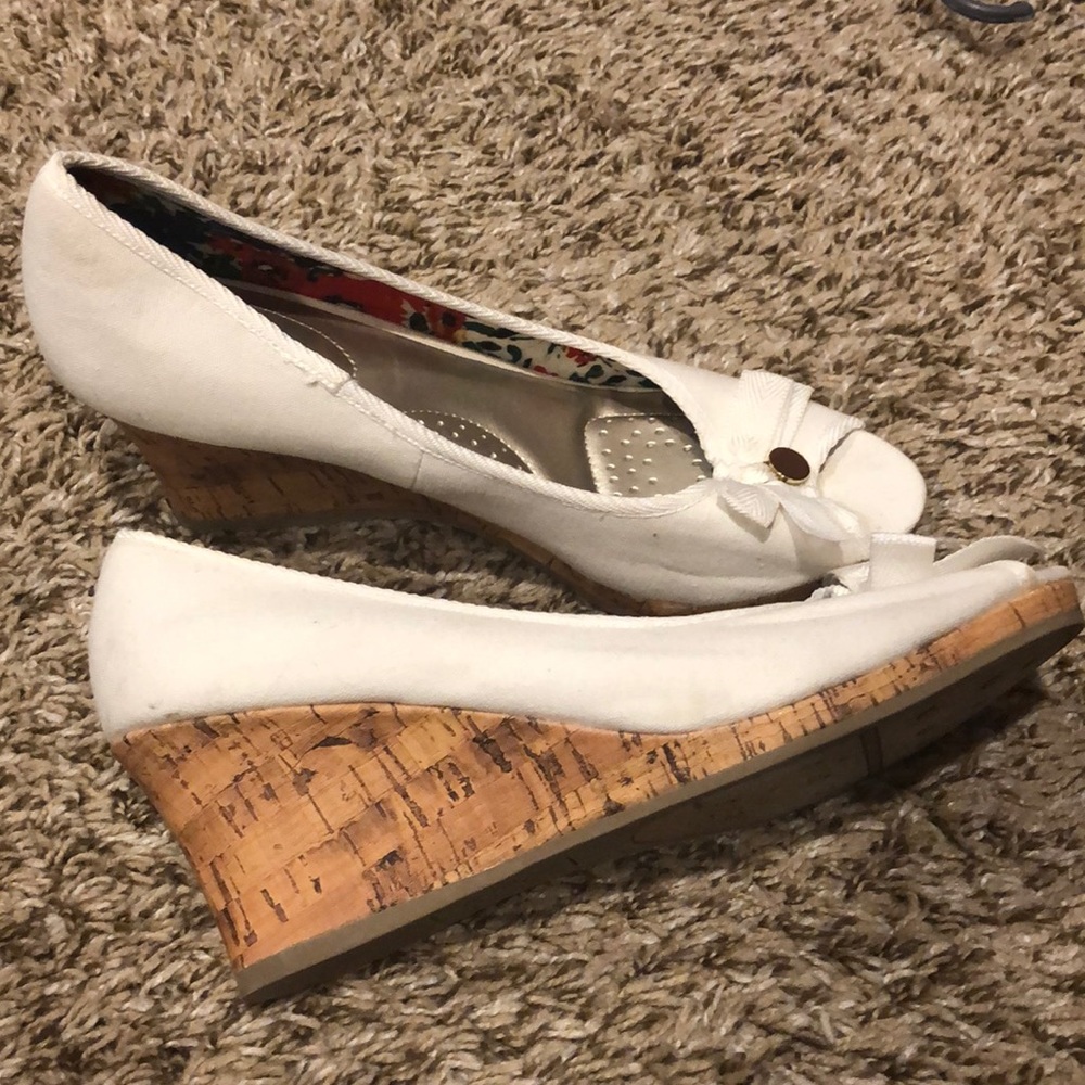 Size 9 white wedges
